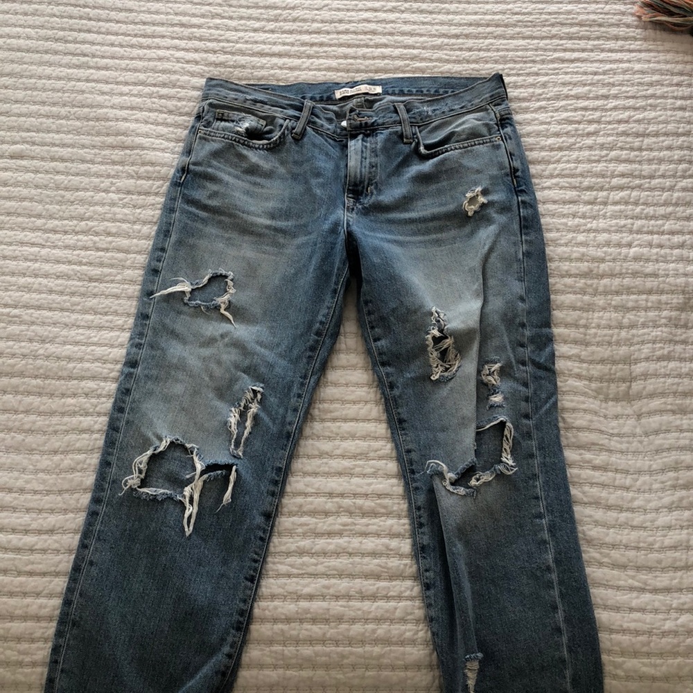 Cute and trendy Zara boyfriend jeans